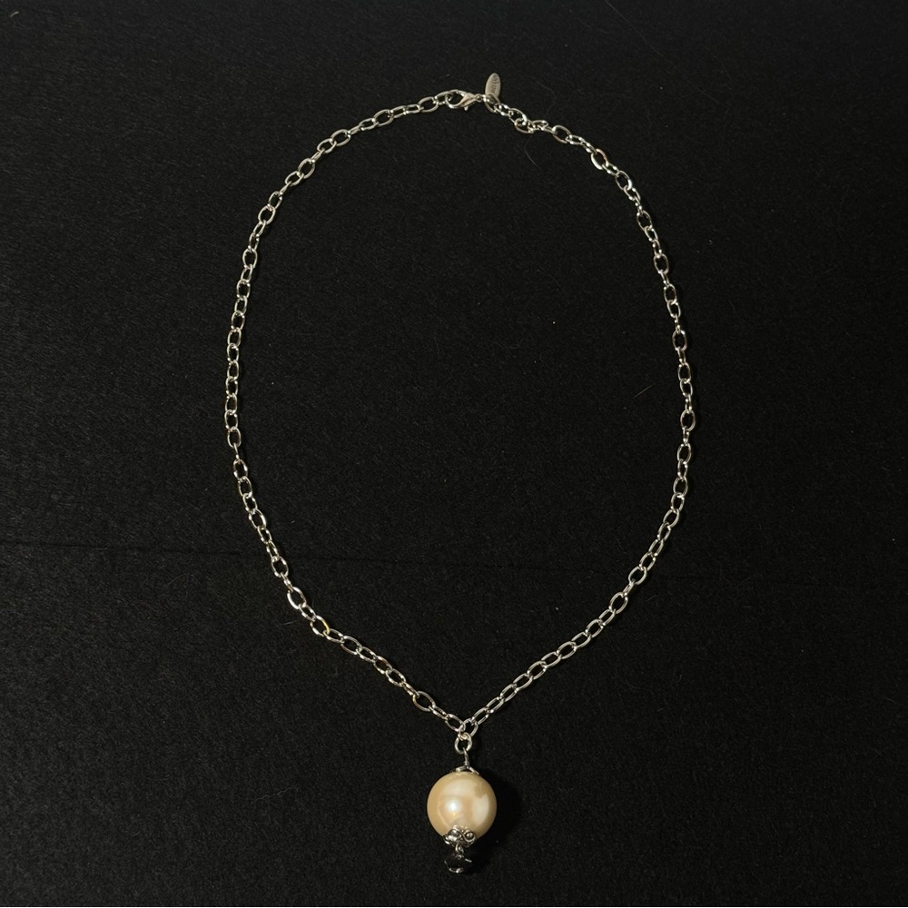 Elegant Silver Pearl Pendant Necklace